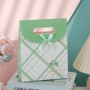 Пакет бумажный подарочный 